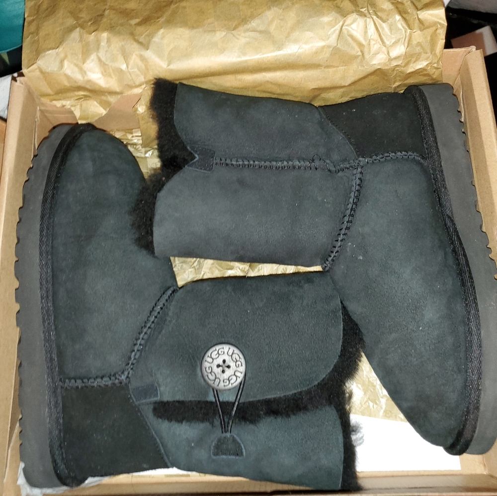 Ugg Bailey Button